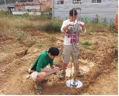 http://static.apub.kr/journalsite/sites/kgss/2014-013-04/N0150130412/images/PICB5A8.gif